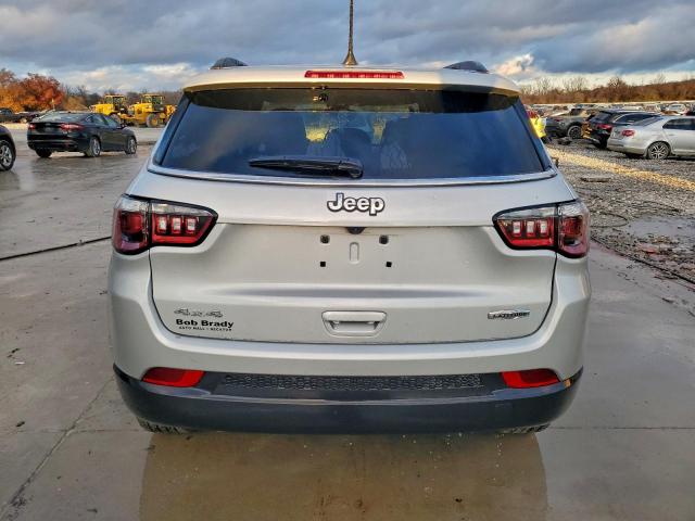 Jeep Compass Latitude Image 5