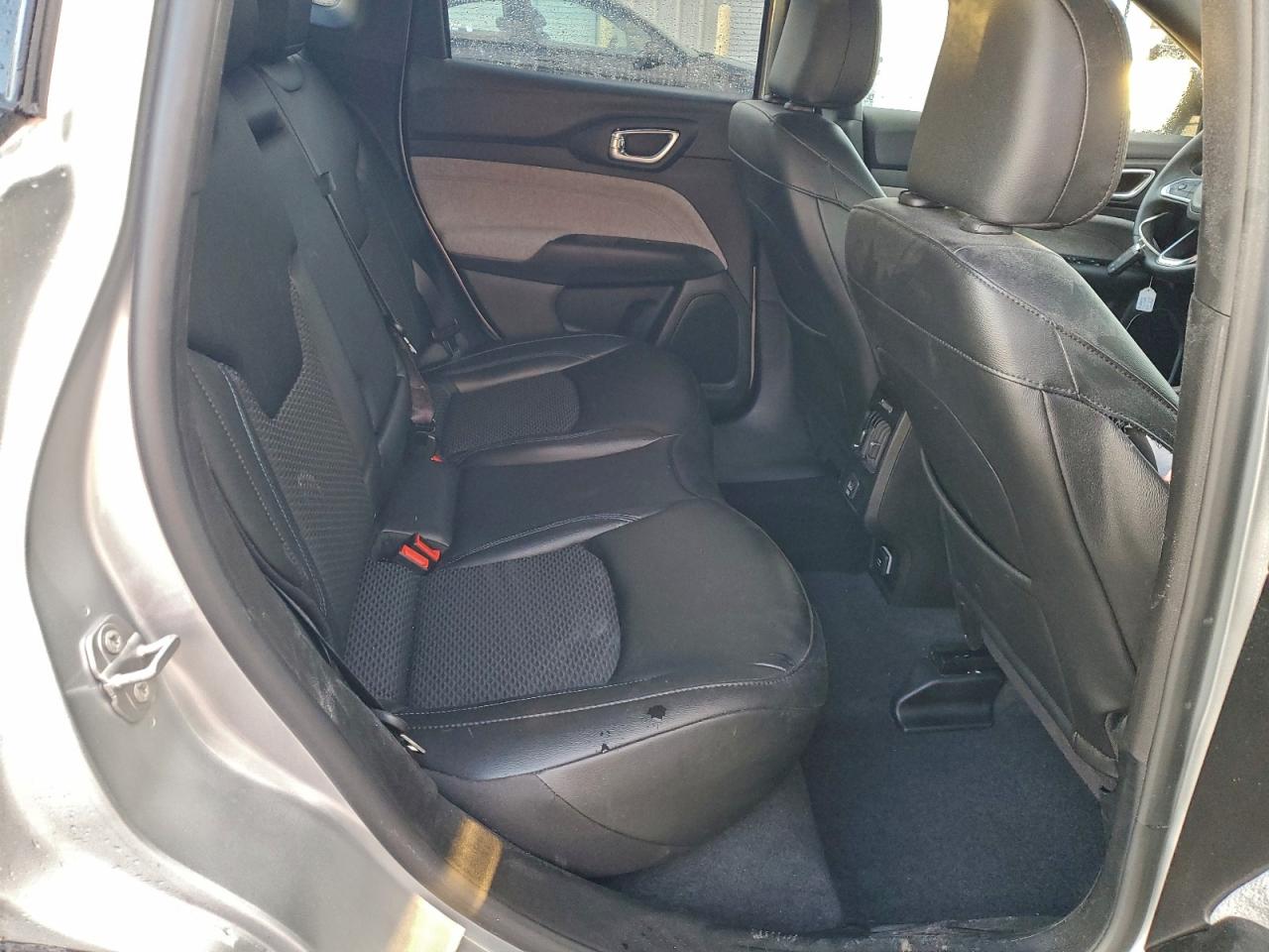 Jeep Compass Latitude Image 9