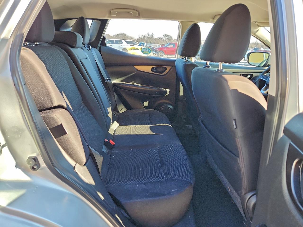 Nissan Rogue S Image 3