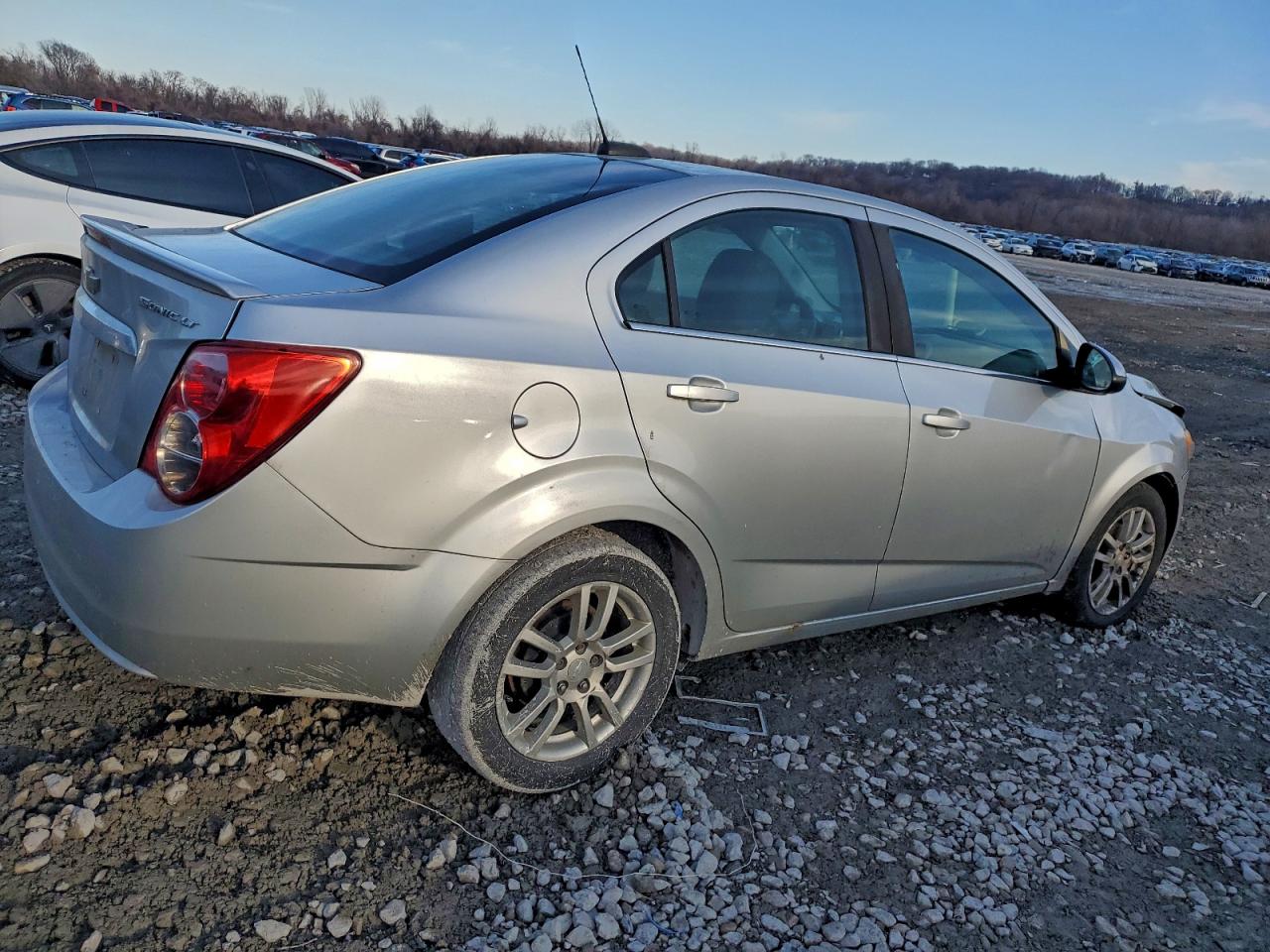 Chevrolet Sonic Lt Image 11
