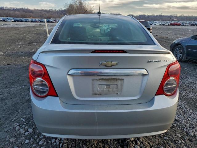 Chevrolet Sonic Lt Image 8