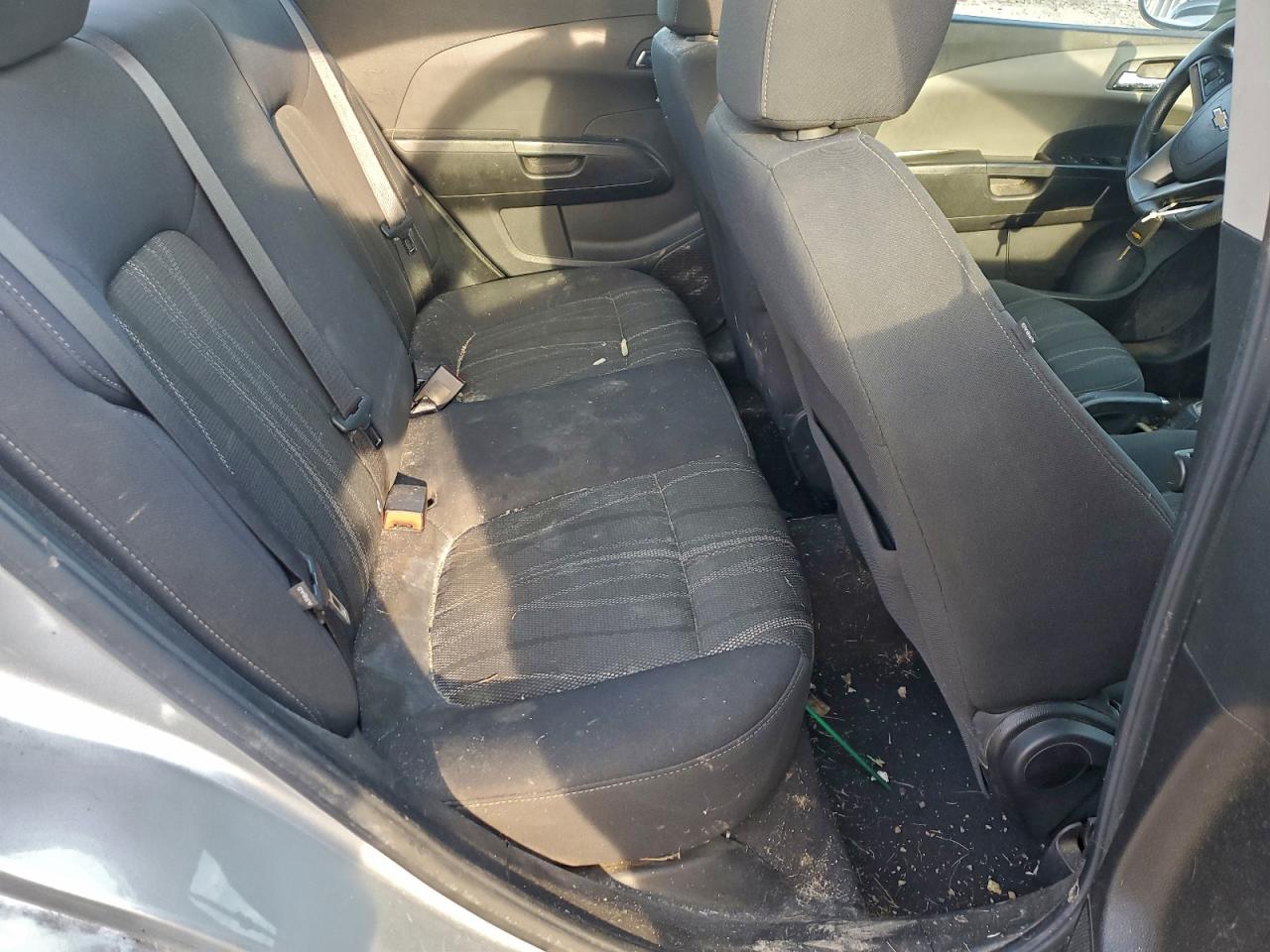 Chevrolet Sonic Lt Image 5