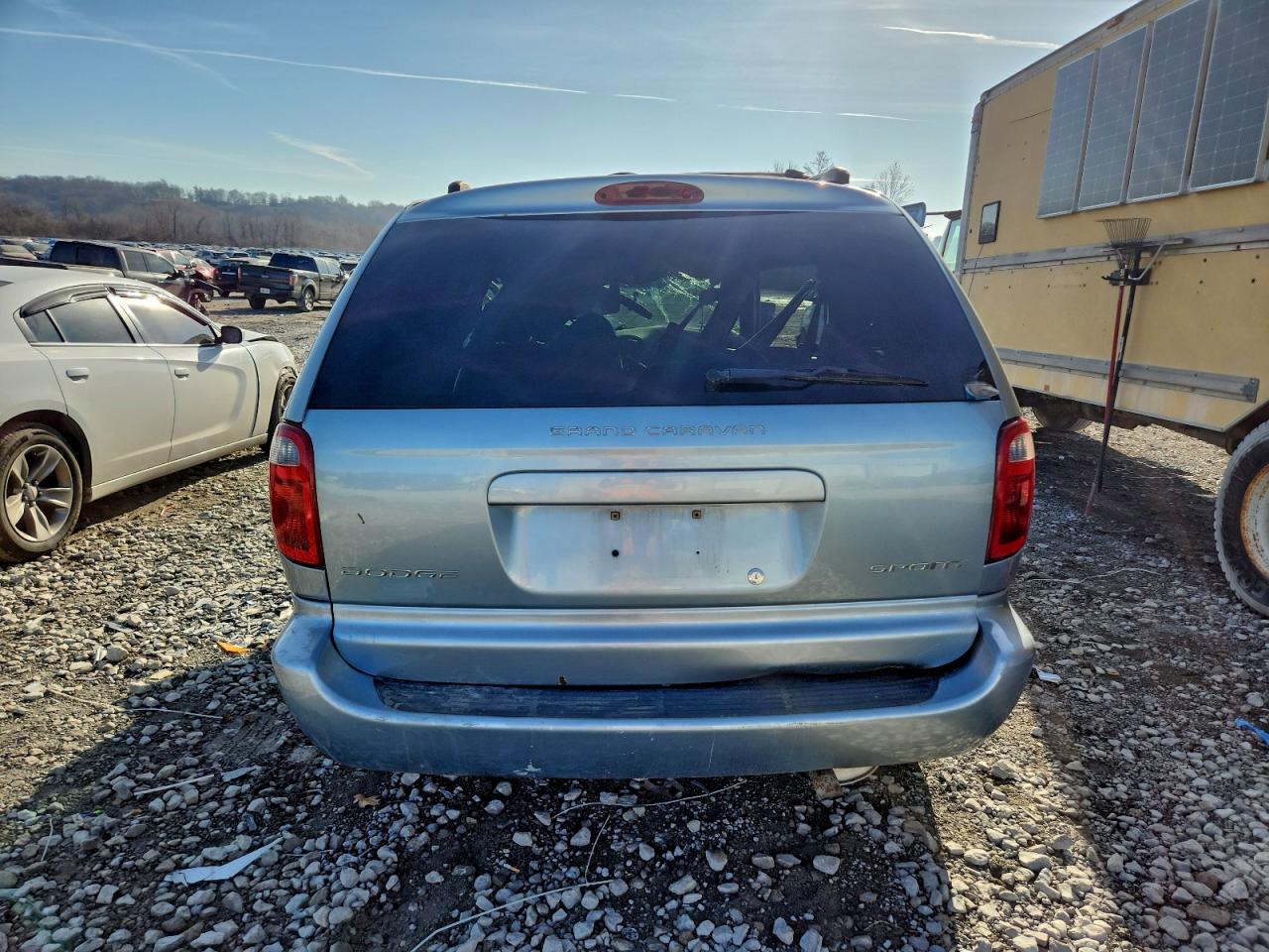 Dodge Caravan Sport Image 12