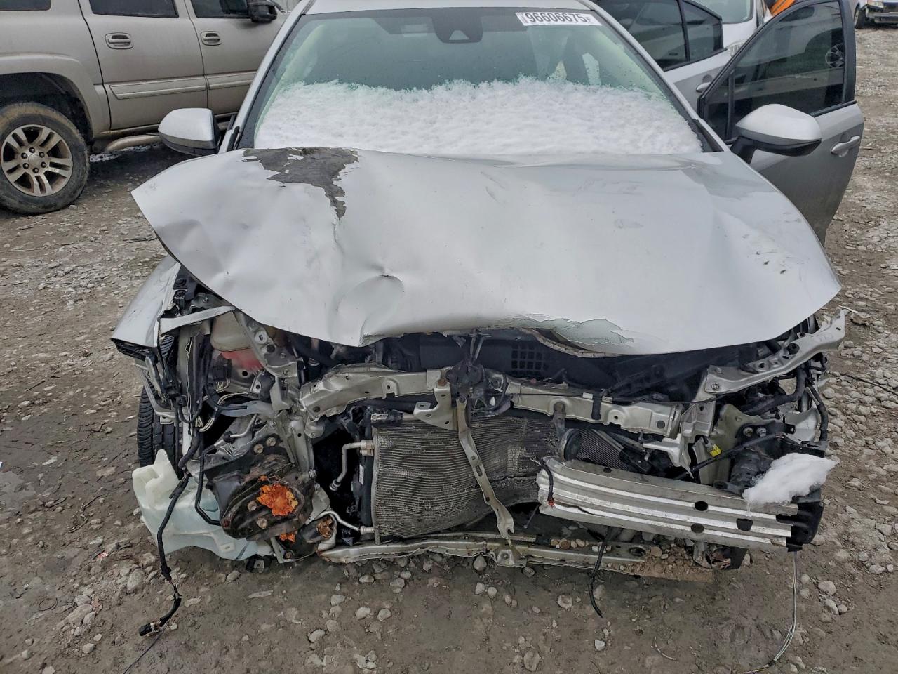 Toyota Corolla Le Image 2