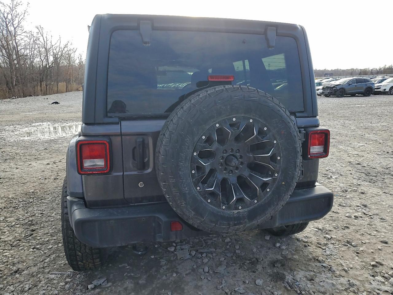 Jeep Wrangler Sahara Image 11