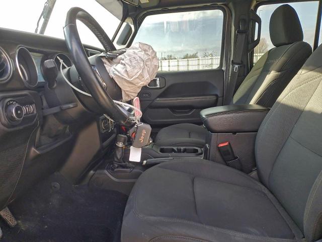 Jeep Wrangler Sahara Image 7