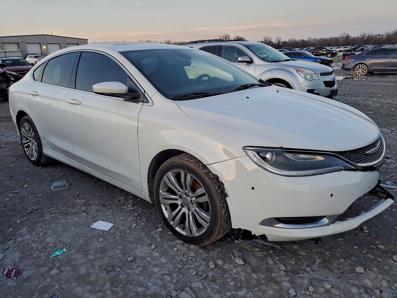 Chrysler 200 Limited Image 12