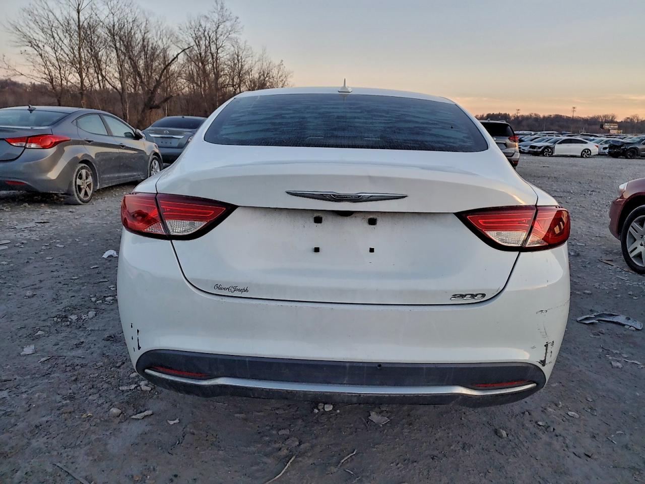 Chrysler 200 Limited Image 8