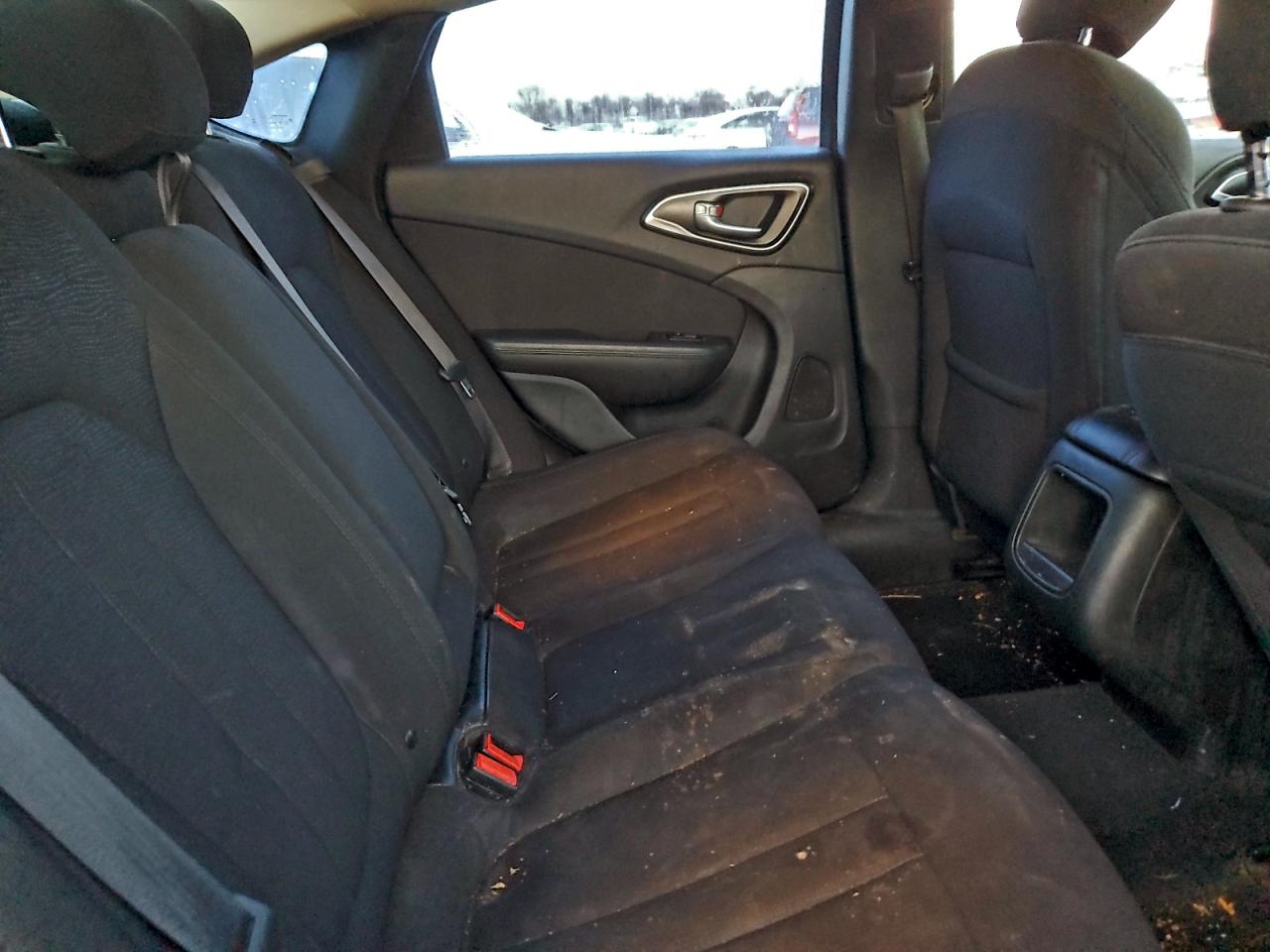 Chrysler 200 Limited Image 6