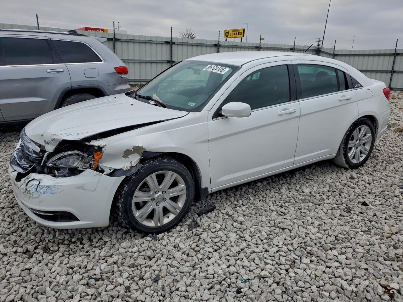Chrysler 200 Touring Image 1