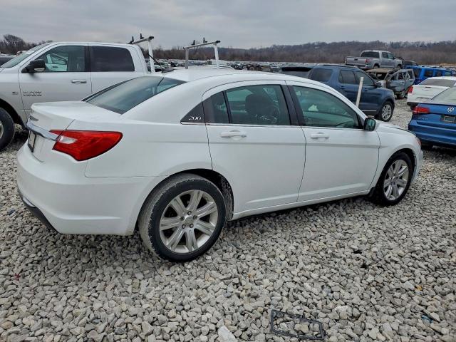 Chrysler 200 Touring Image 3