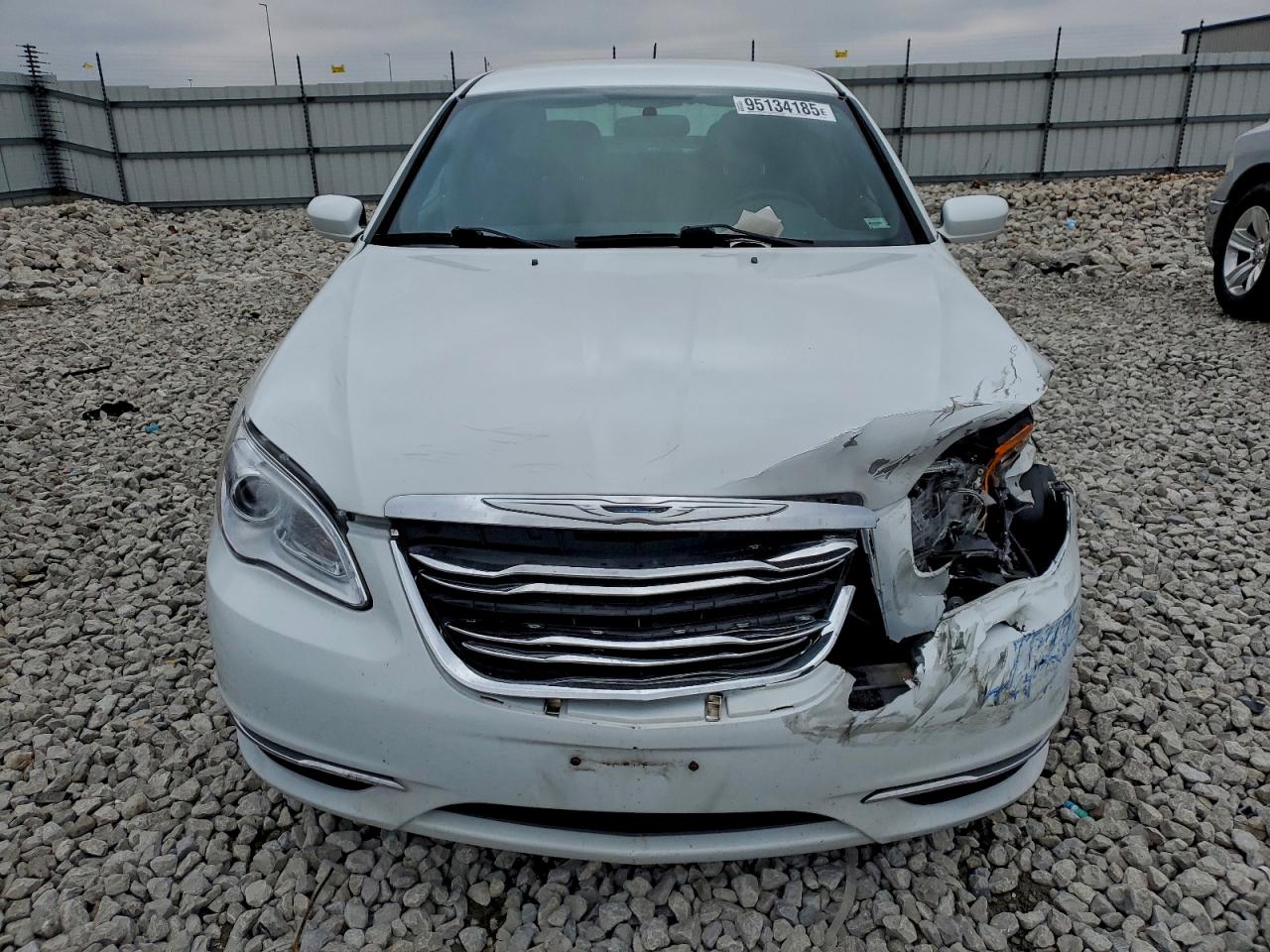 Chrysler 200 Touring Image 4