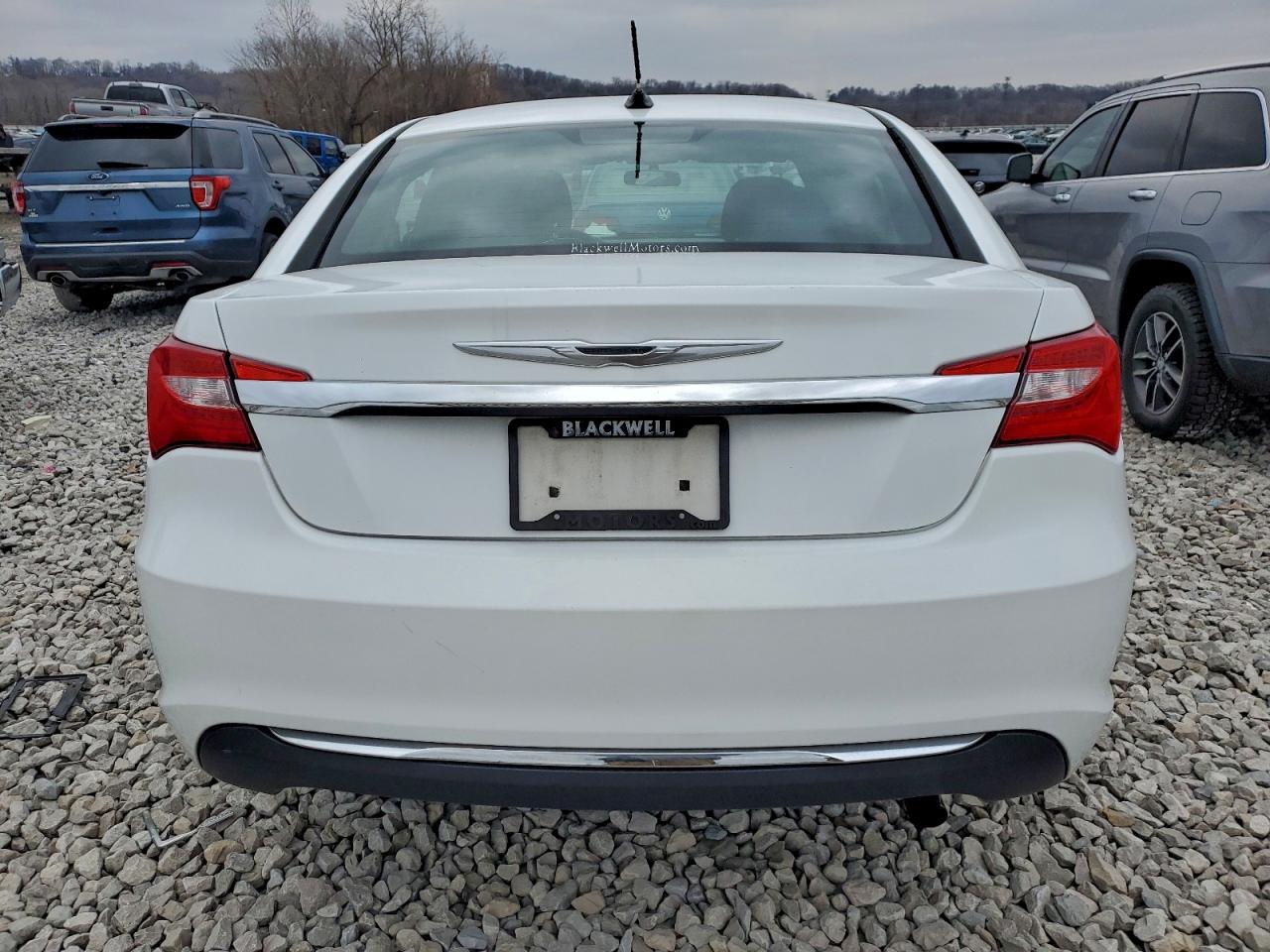 Chrysler 200 Touring Image 2
