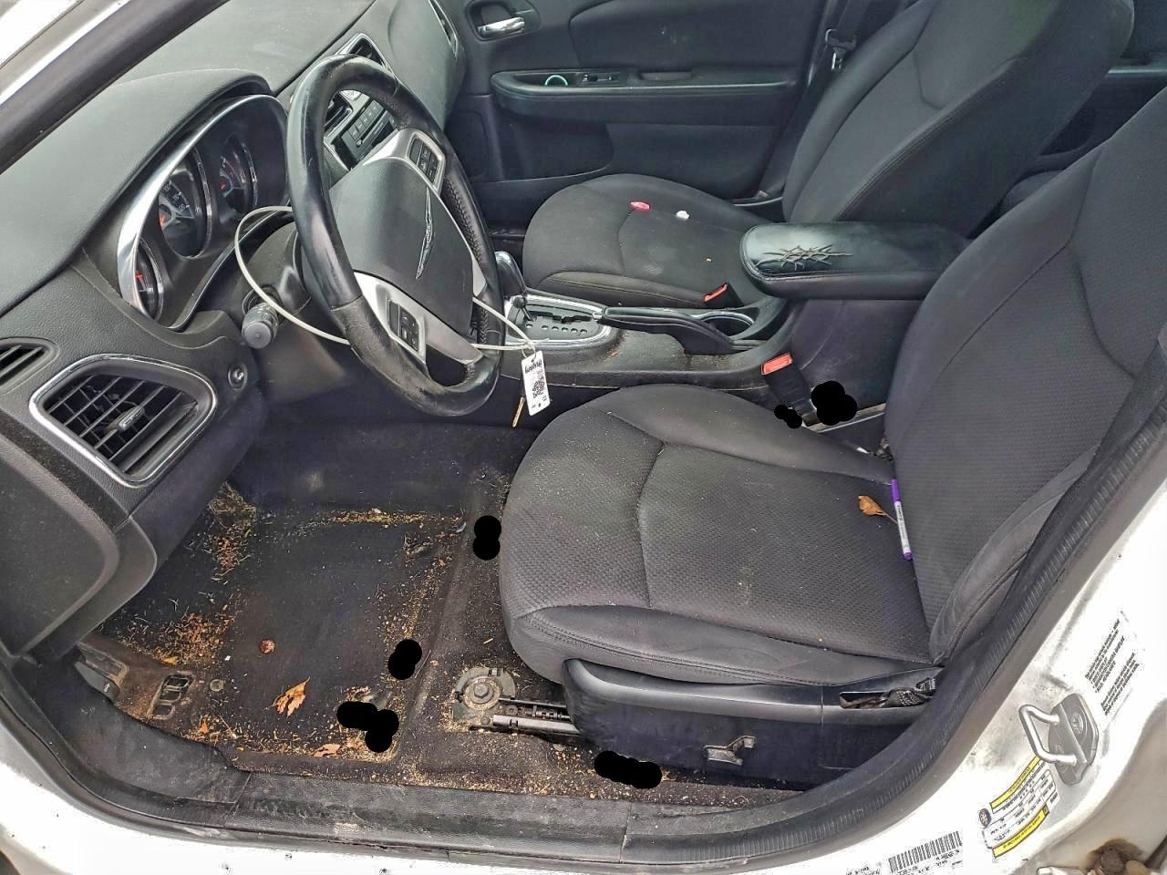 Chrysler 200 Touring Image 6