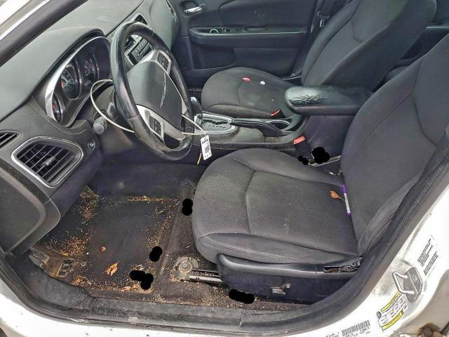 Chrysler 200 Touring Image 6