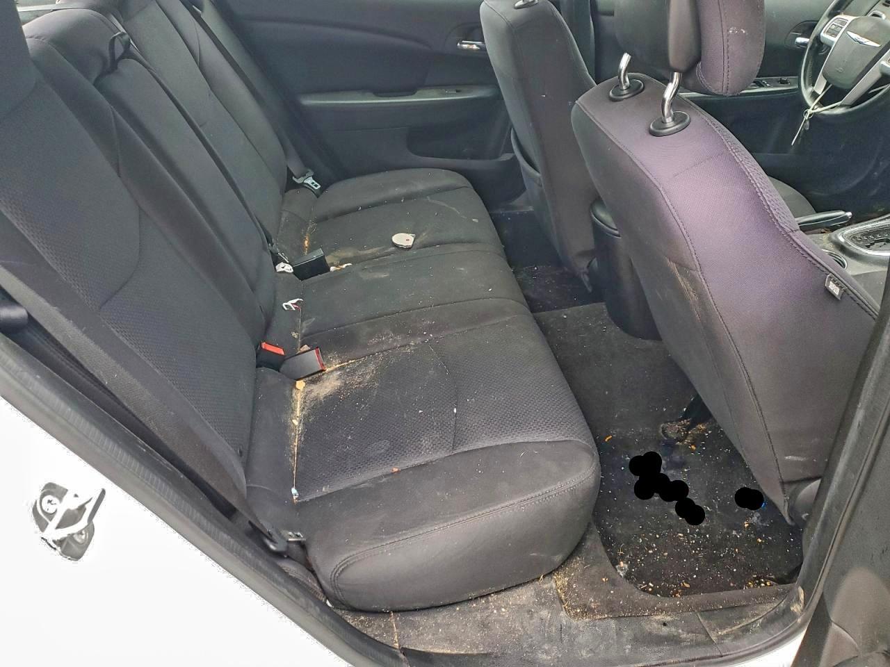 Chrysler 200 Touring Image 8