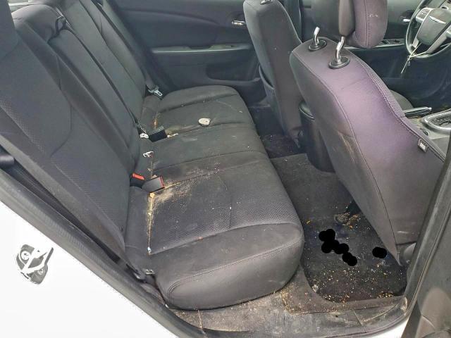 Chrysler 200 Touring Image 8