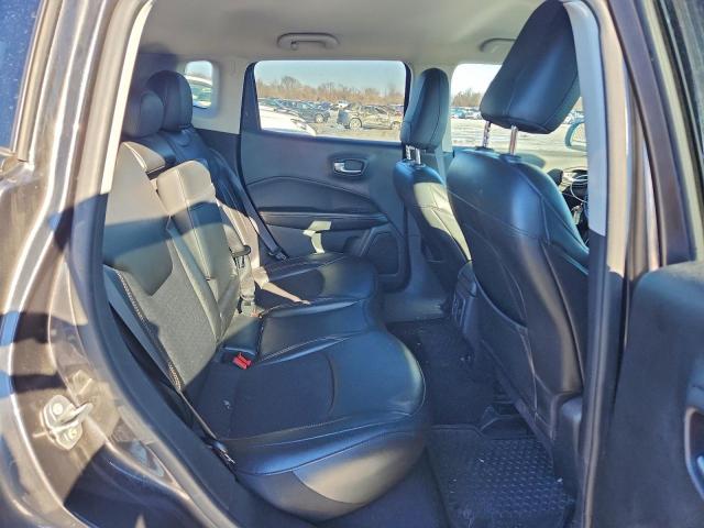 Jeep Compass Latitude Image 6