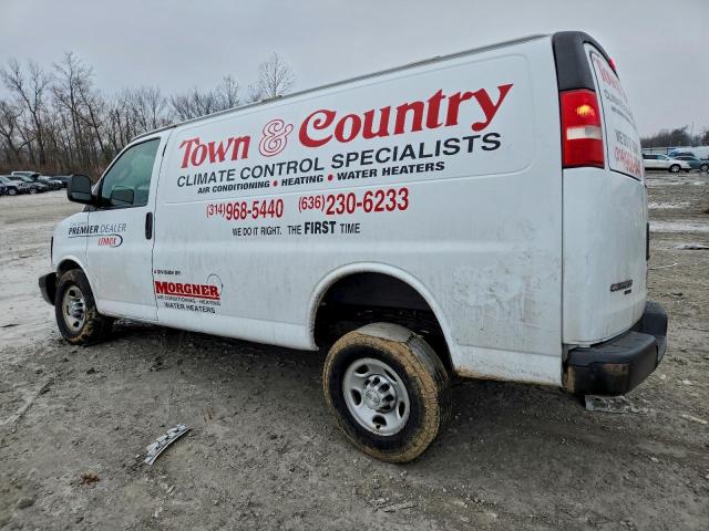 Chevrolet Express Image 2