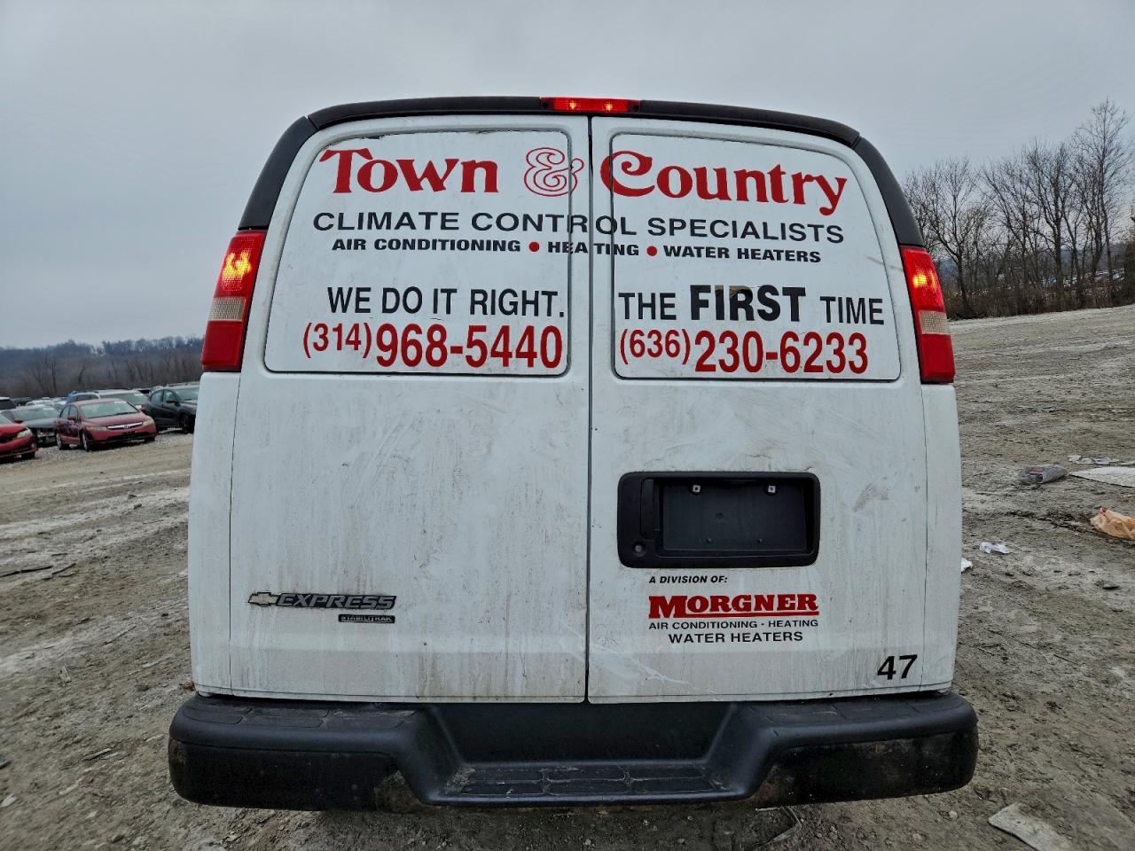 Chevrolet Express Image 8