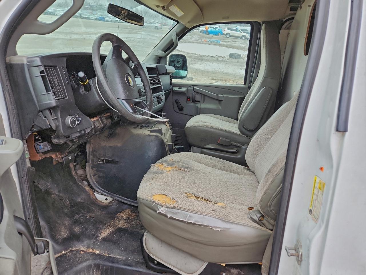 Chevrolet Express Image 4