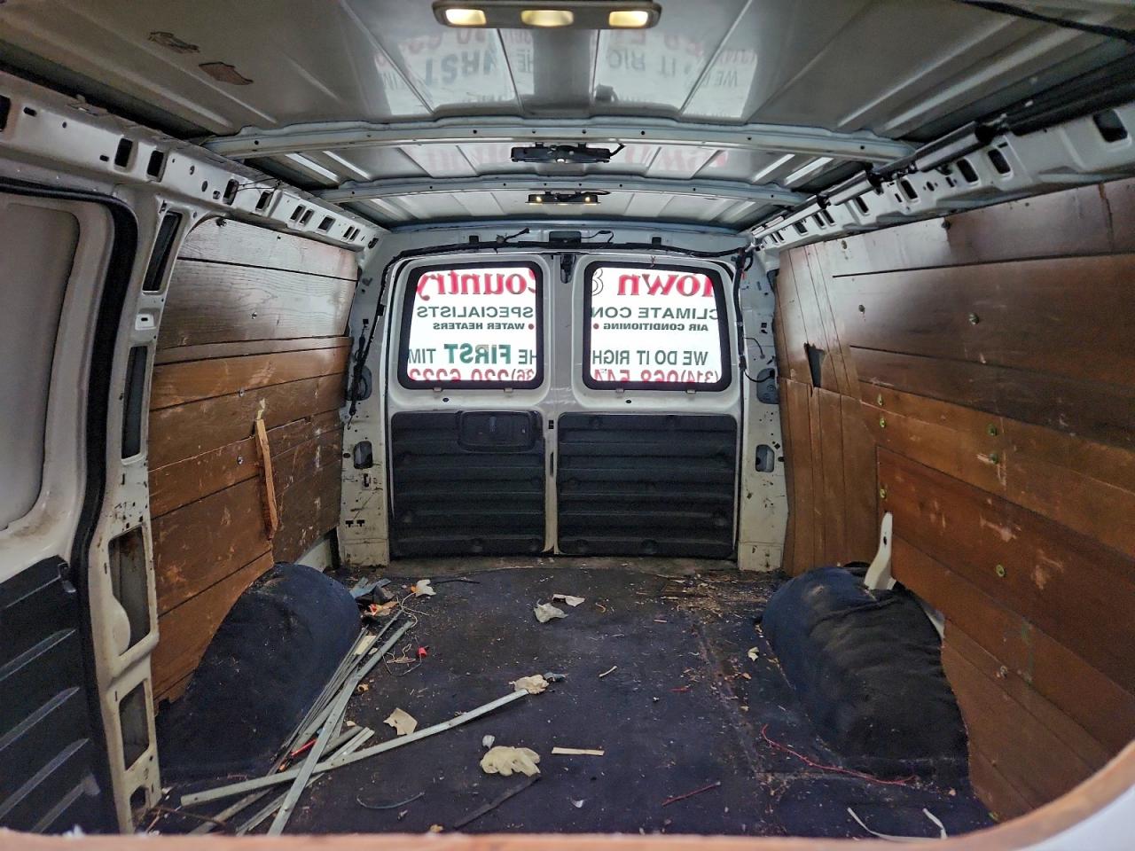 Chevrolet Express Image 7