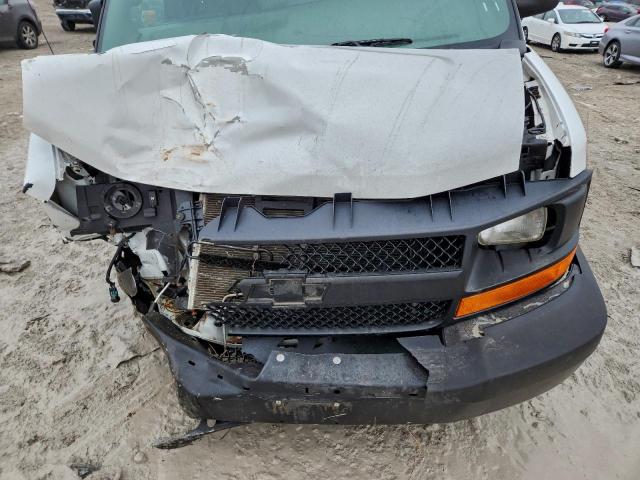 Chevrolet Express Image 12