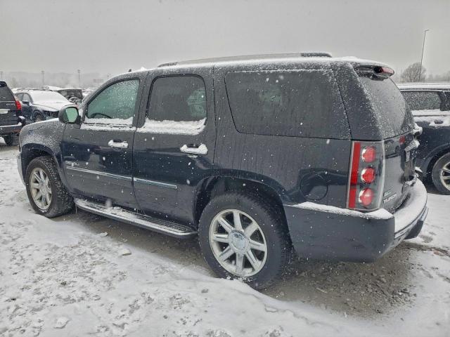 GMC Yukon Denali Image 9