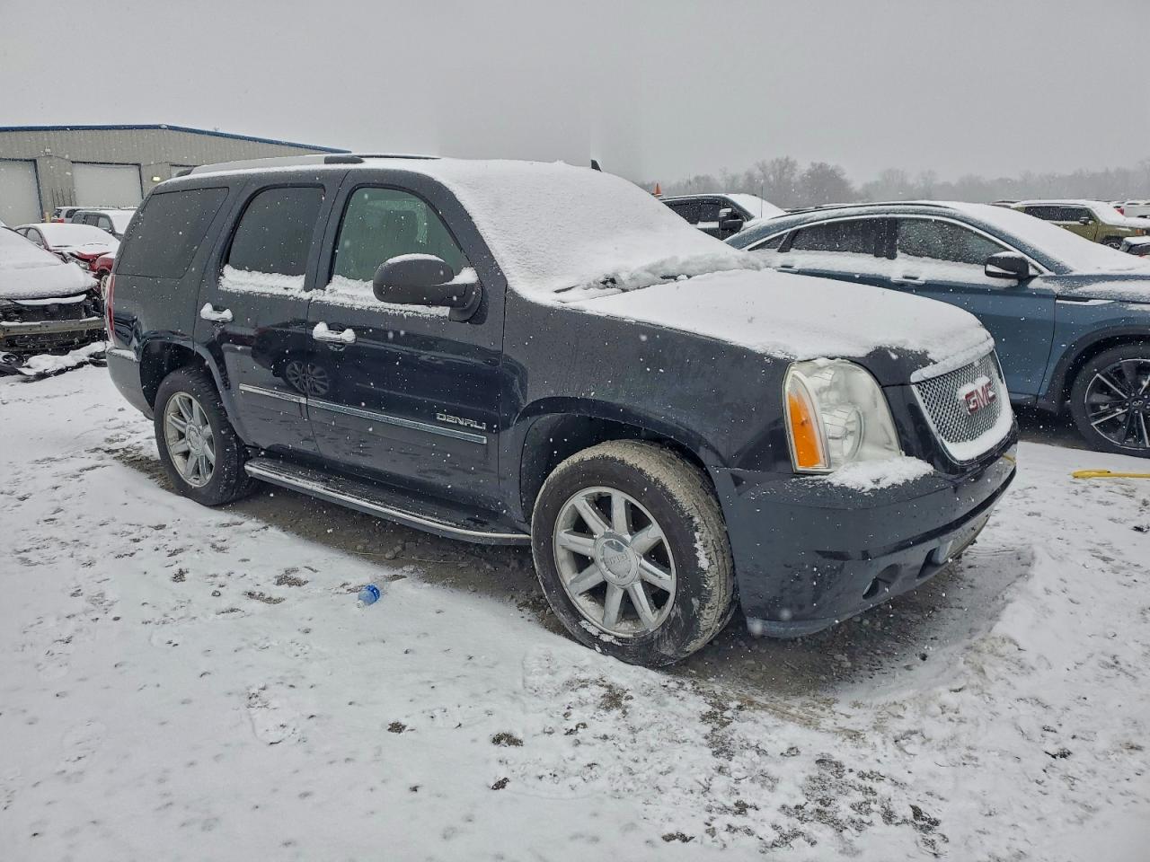 GMC Yukon Denali Image 12