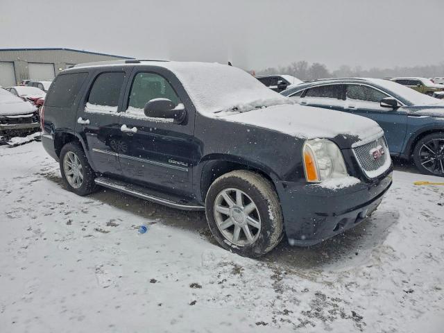 GMC Yukon Denali Image 12