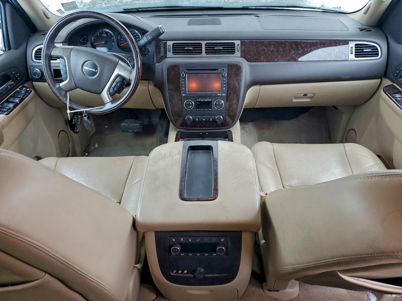 GMC Yukon Denali Image 5