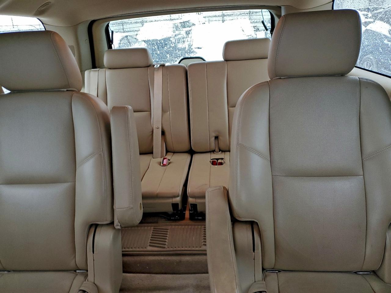 GMC Yukon Denali Image 6