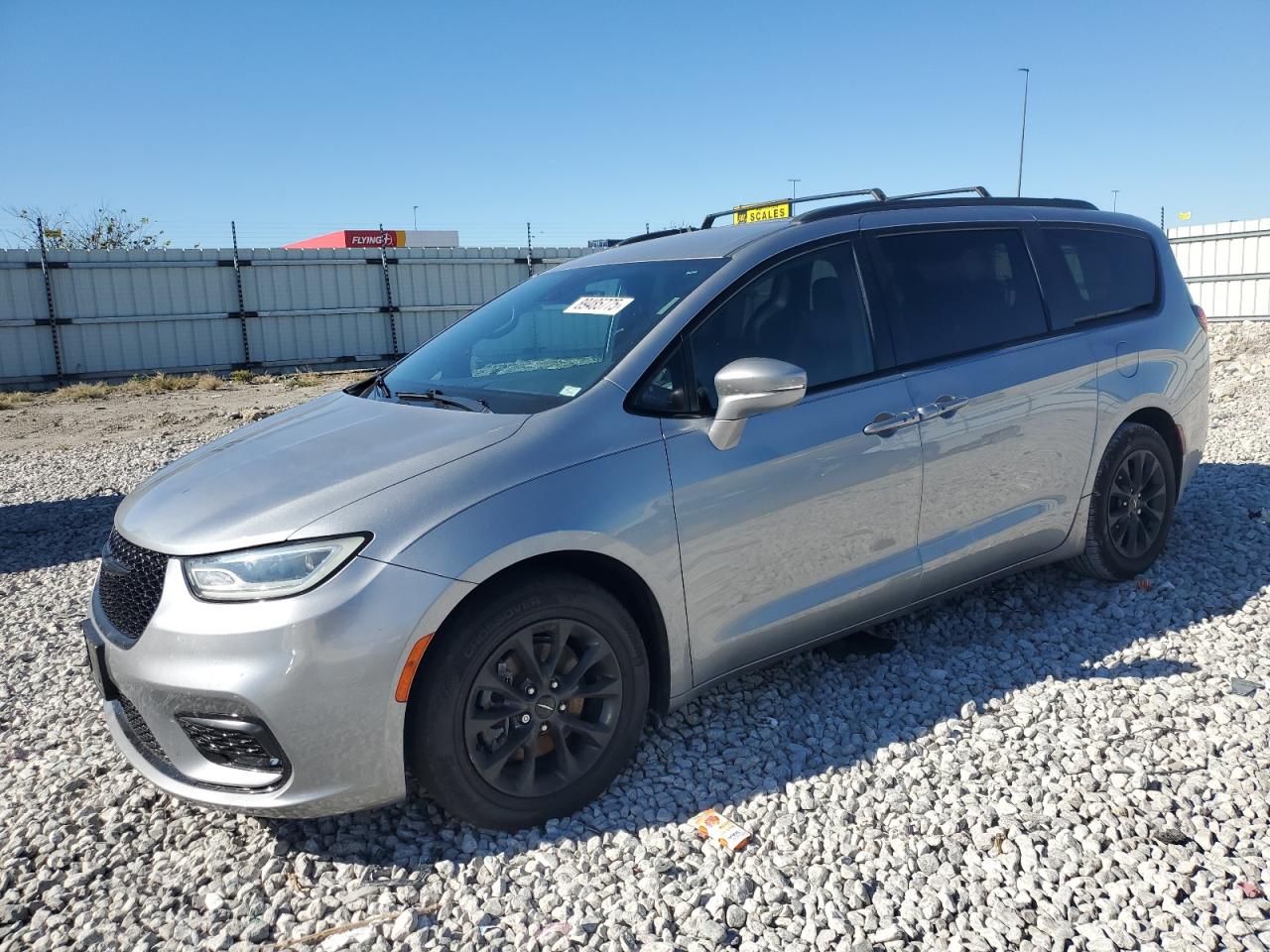 Chrysler Pacifica Touring L Image 1