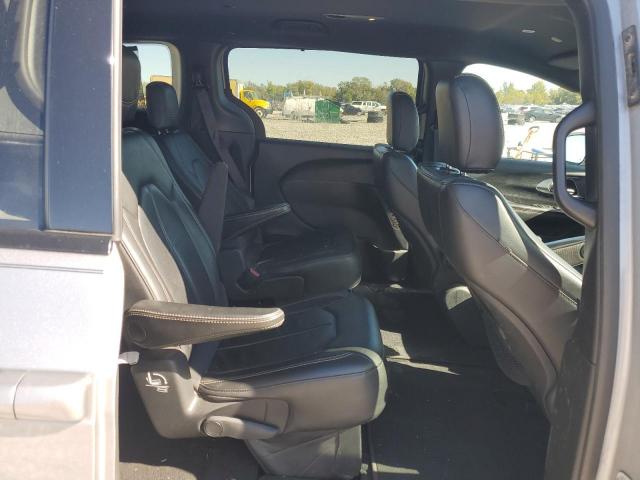 Chrysler Pacifica Touring L Image 10