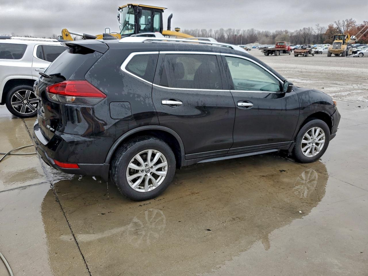 Nissan Rogue S Image 2