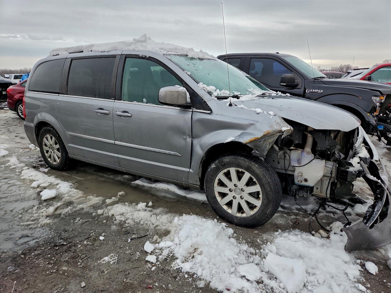 Chrysler Minivan Touring Image 12
