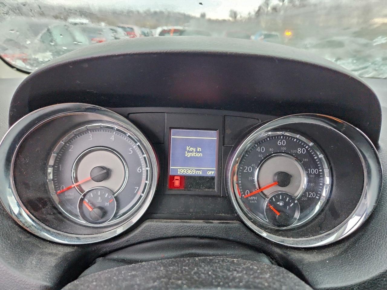 Chrysler Minivan Touring Image 11