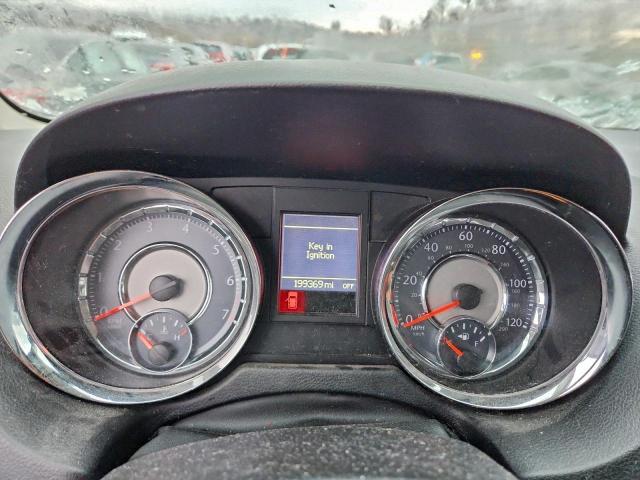 Chrysler Minivan Touring Image 11