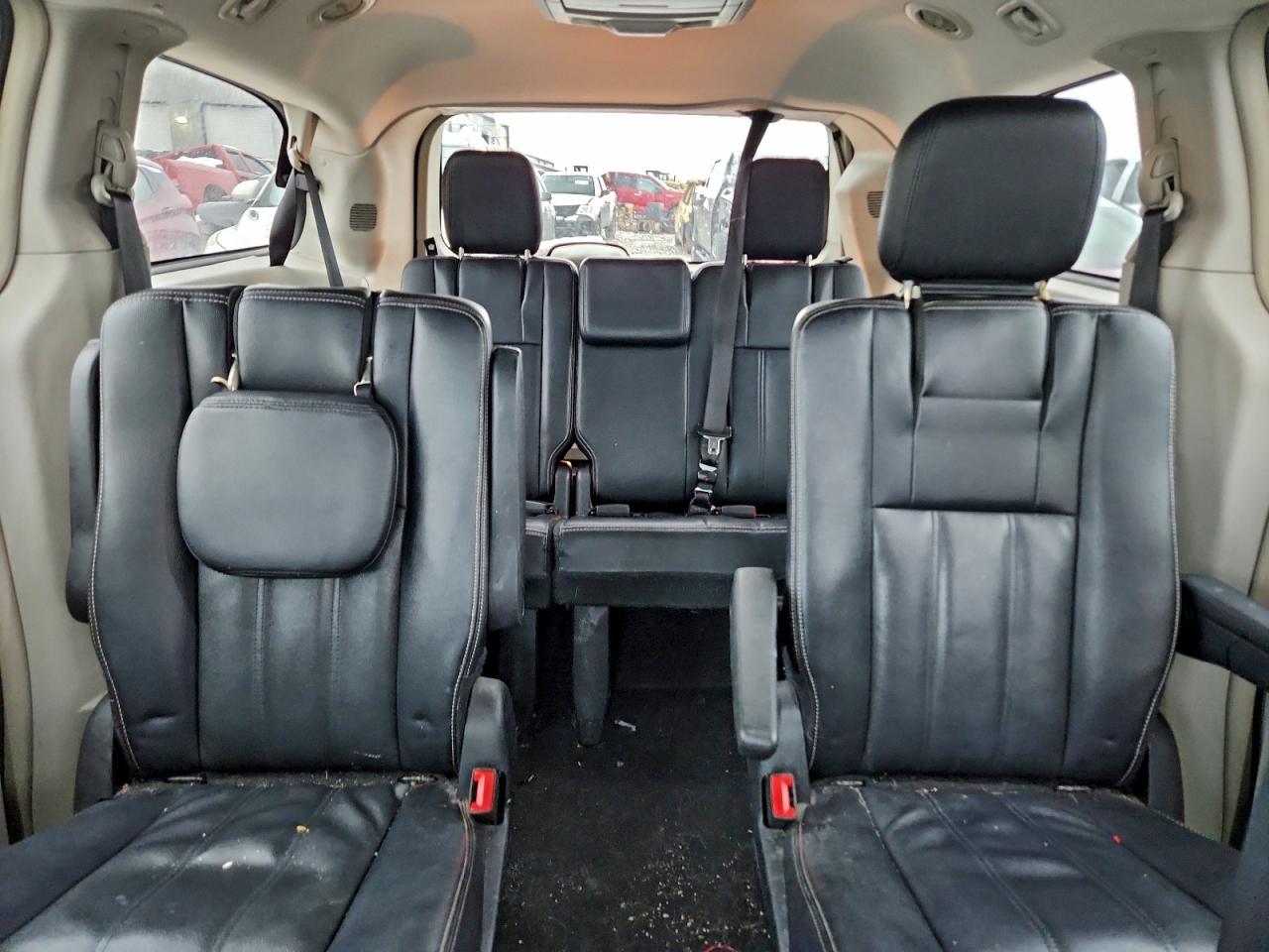 Chrysler Minivan Touring Image 13