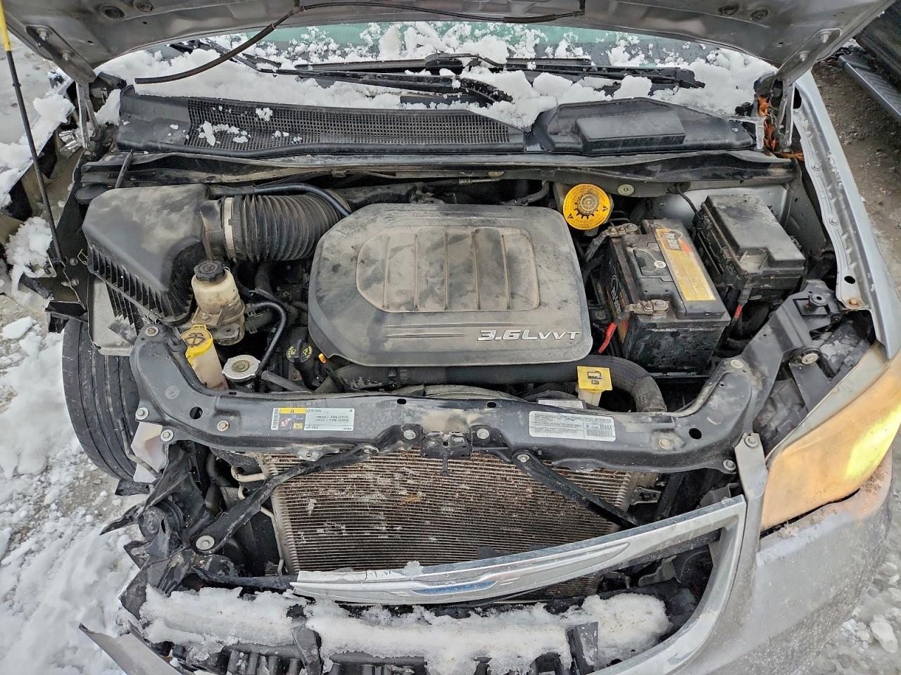 Chrysler Minivan Touring Image 3