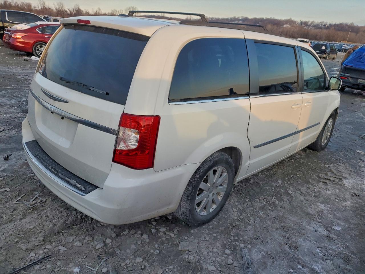 Chrysler Minivan Touring Image 12