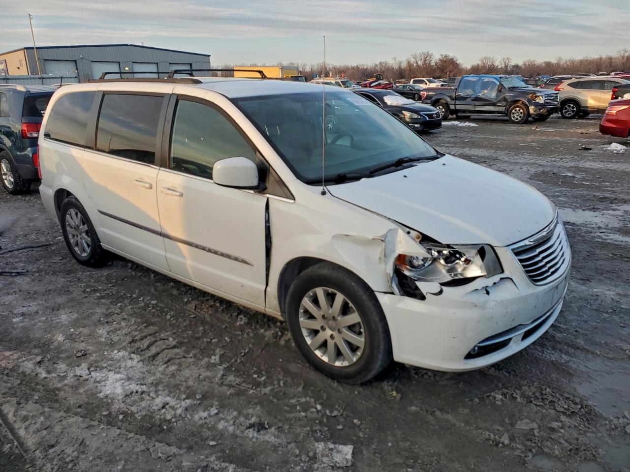 Chrysler Minivan Touring Image 2