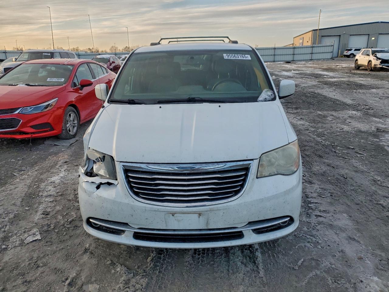 Chrysler Minivan Touring Image 4