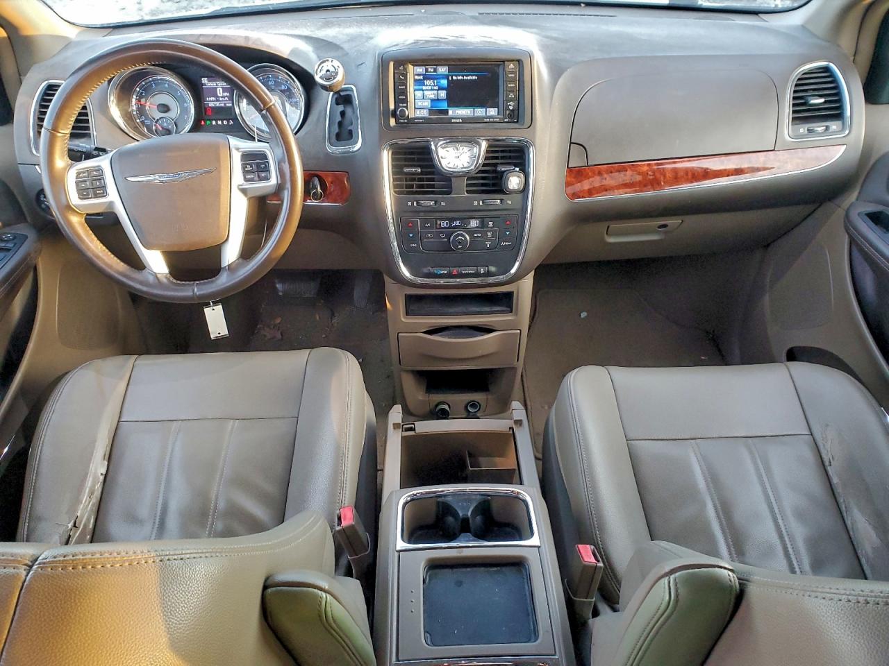 Chrysler Minivan Touring Image 8