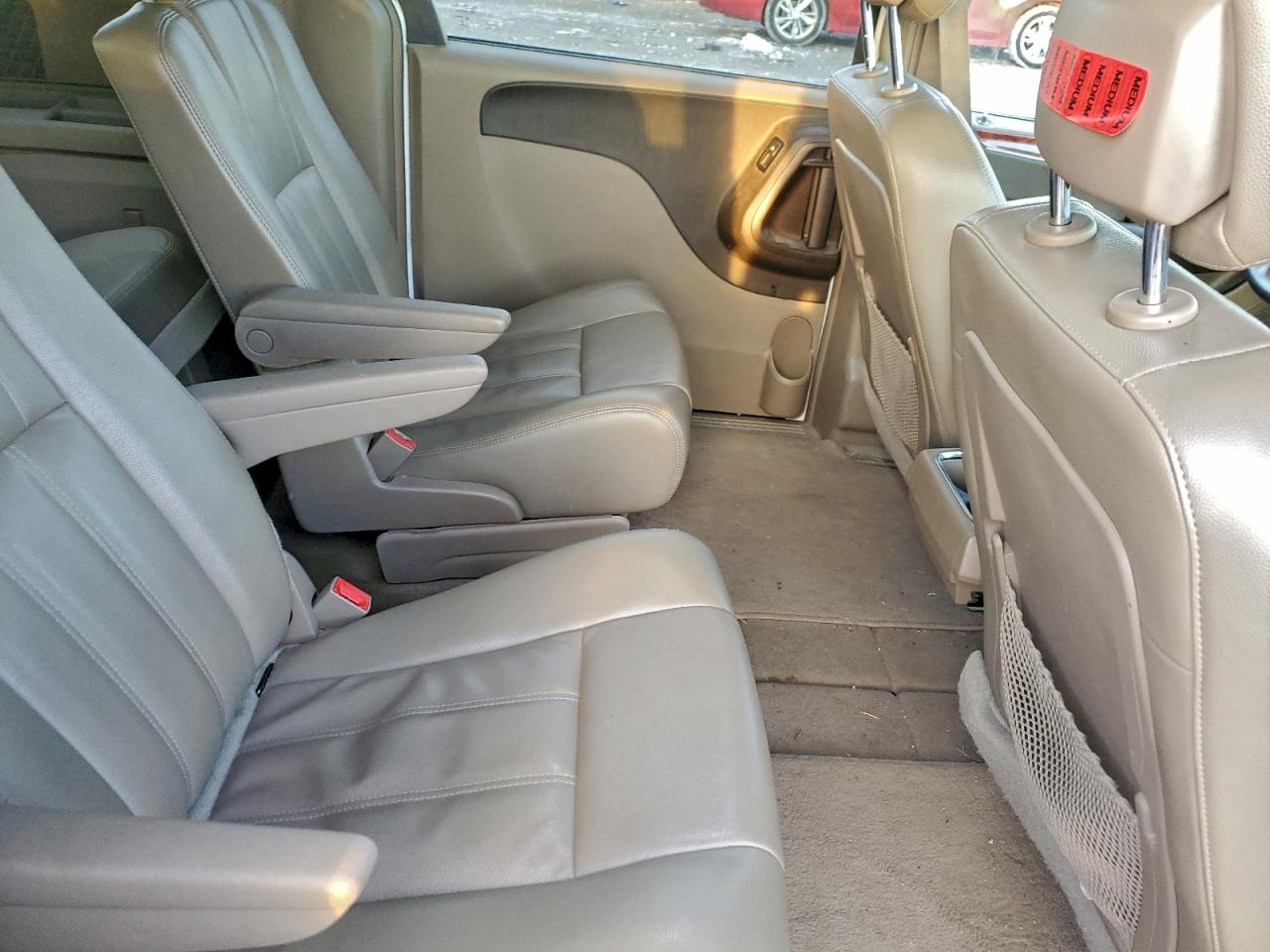 Chrysler Minivan Touring Image 13