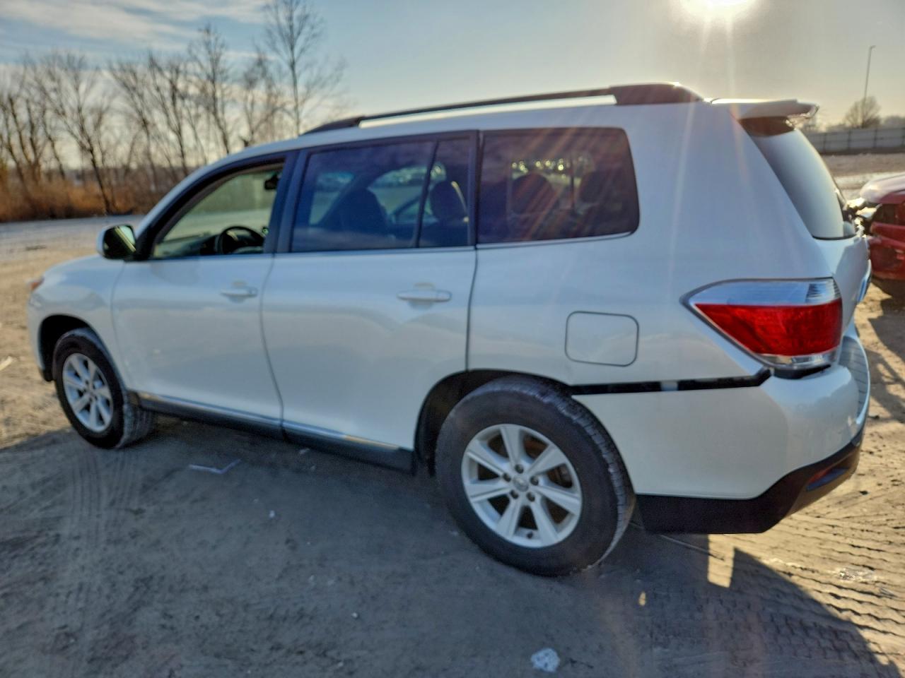 Toyota Highlander Base Image 2