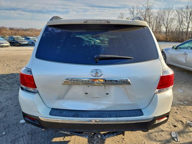 Toyota Highlander Base Image 3