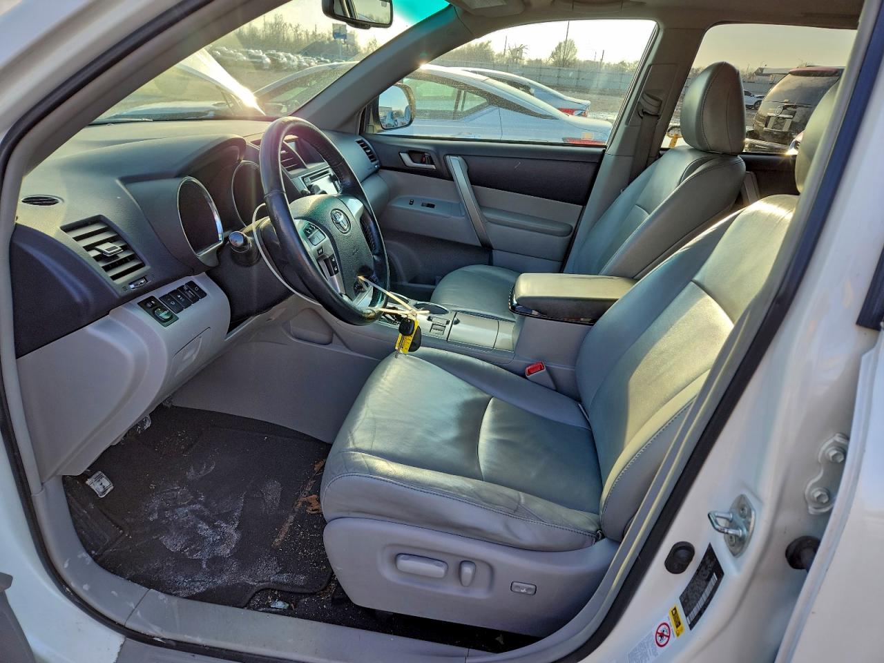 Toyota Highlander Base Image 7