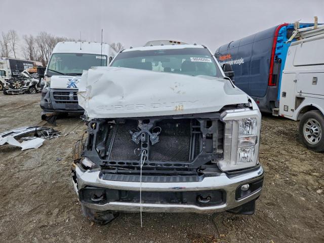 Ford F-350 Super Duty Image 3