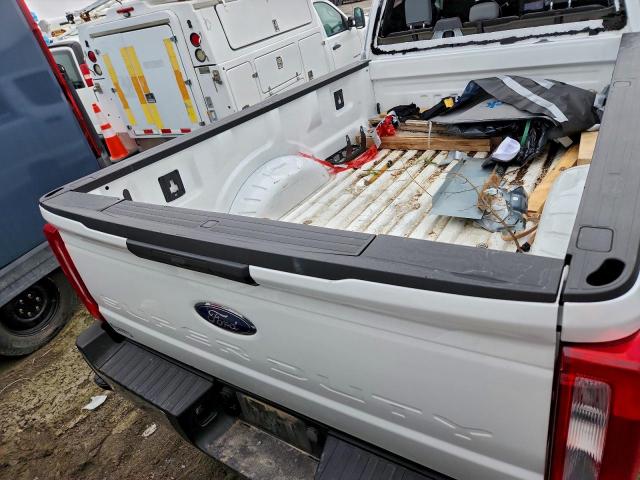 Ford F-350 Super Duty Image 13